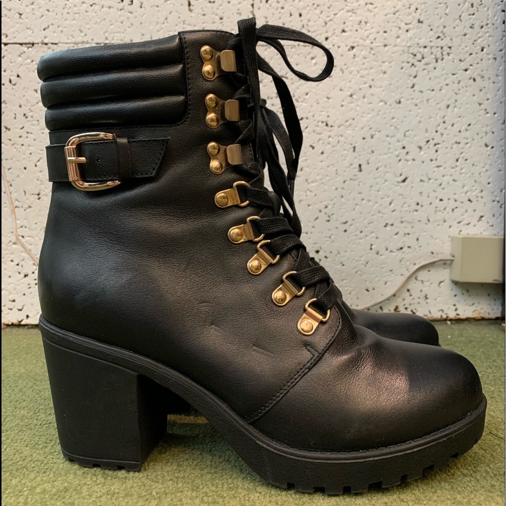 One of a kind Nicole Miller heeled booties
